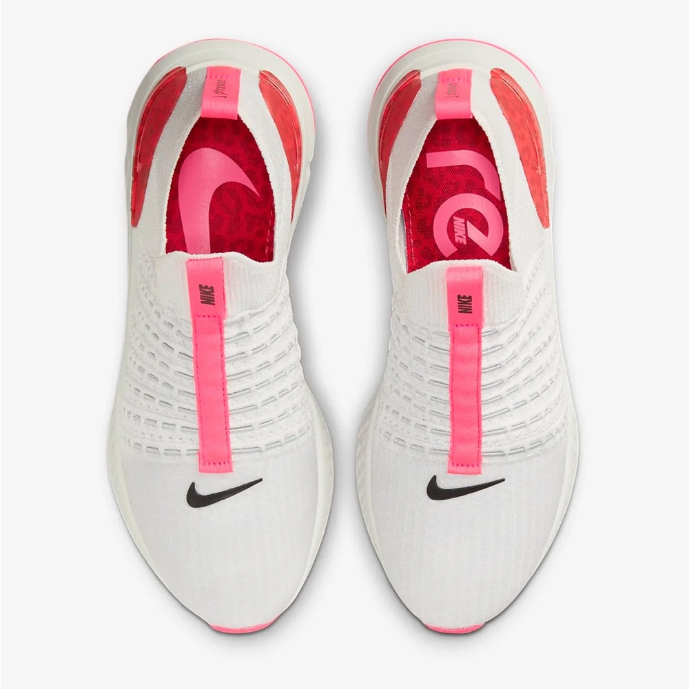 Like New Nike React Phantom Run Flyknit 2 size 9